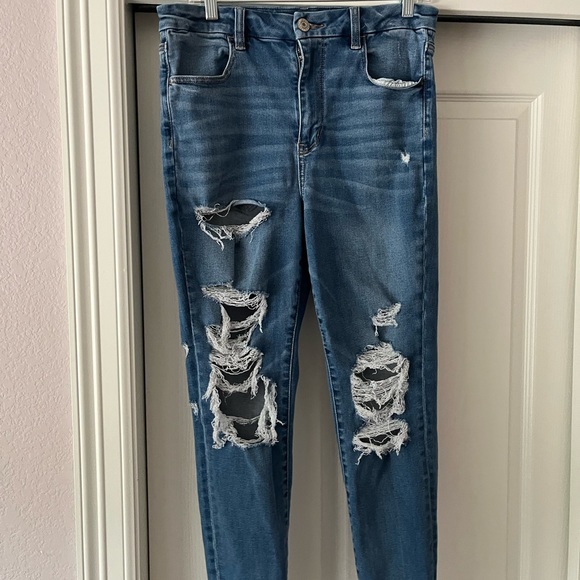 American Eagle ripped Curvy High Rise Jegging, light wash, size 12 - Picture 1 of 4